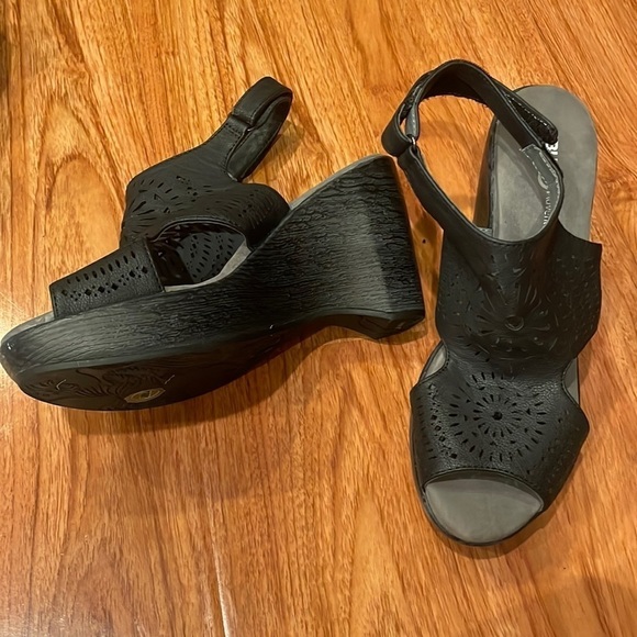 Jbu wedges womens size7.5 black​​​​​​​ - Picture 2 of 8